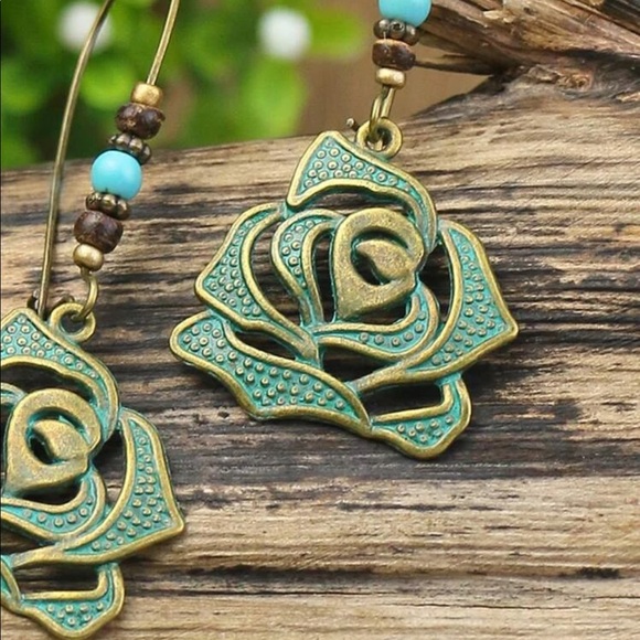 🌻 Bronze Rose Flower Charm Earrings - Picture 2 of 3